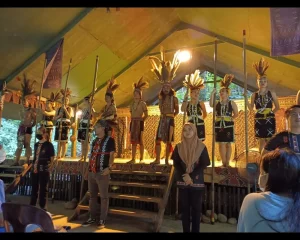 Traditional dance performance at Mari Mari Cultural Village